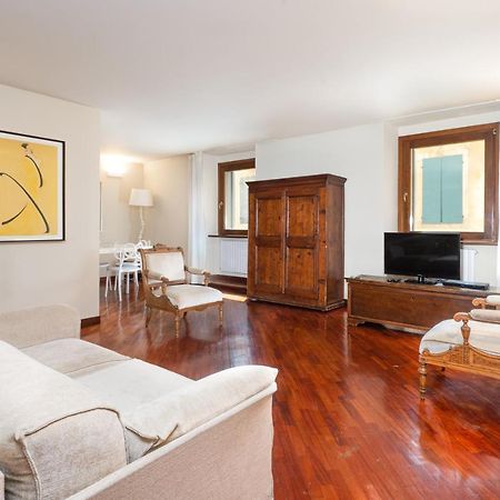 Cozy 2 Bedroom In The Heart Of ヴェローナ エクステリア 写真